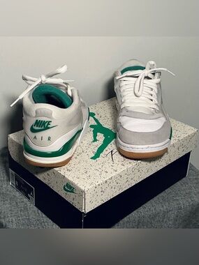 Nike Air Jordan 4 RM Men's
Sneakers White/Green Size 8 US
